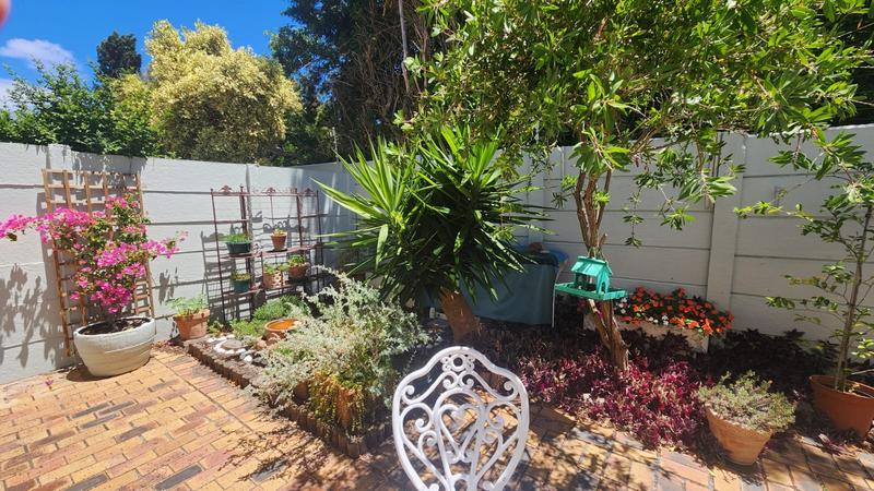 2 Bedroom Property for Sale in Kirstenhof Western Cape